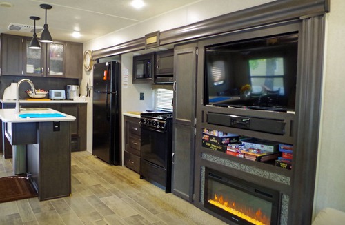 Cascade House | 300 FEET from Payette River.