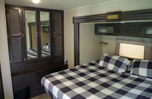 Cascade House | 300 feet from Payette river