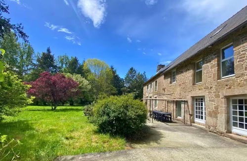 Saint-Remy-du-Plein House | 300 m² manor house set in wooded grounds