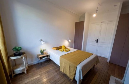 Choisy-le-Roi Resort | 300 m² Private room ∙ 1 bedroom ∙ 1 guest