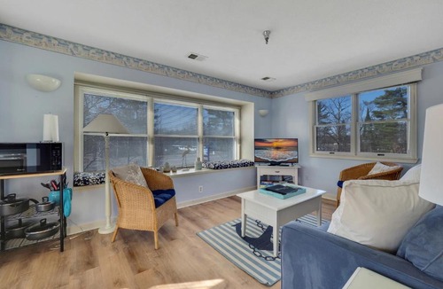 Traverse City House | 300 North Shore Inn