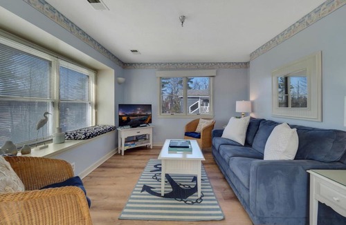 Traverse City House | 300 North Shore Inn