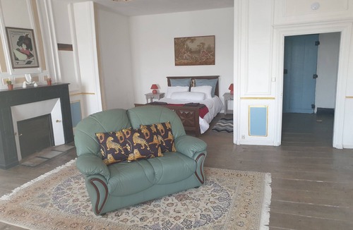 Chateauponsac House | 300 year old historic monument chateau