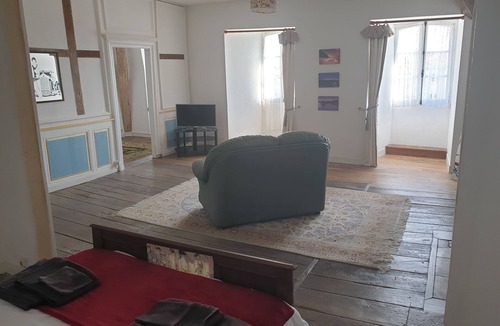 Chateauponsac House | 300 year old historic monument chateau