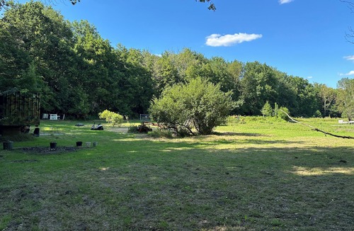 Seugy RV Rental | 3000m2 forest clearing!