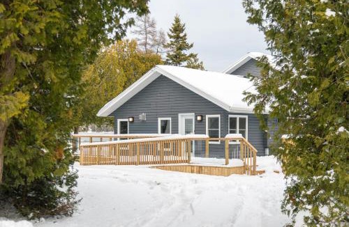 Northern Bruce Peninsula House | 300ft Lake front - All Season, Hot tub, Steam bath