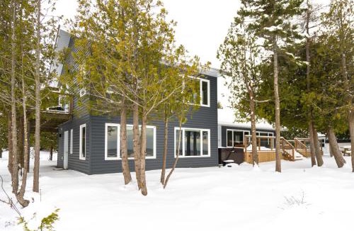 Northern Bruce Peninsula House | 300ft Lake front - All Season, Hot tub, Steam bath