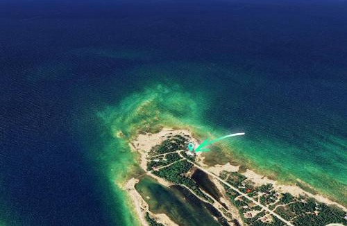Northern Bruce Peninsula House | 300ft Lake front - All Season, Hot tub, Steam bath