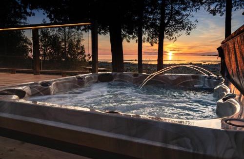 Northern Bruce Peninsula House | 300ft Lake front - All Season, Hot tub, Steam bath