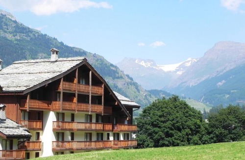 Val Cenis Apartment | 300m from resort center, swimming pool, balcony, tv, 35m², Val Cenis