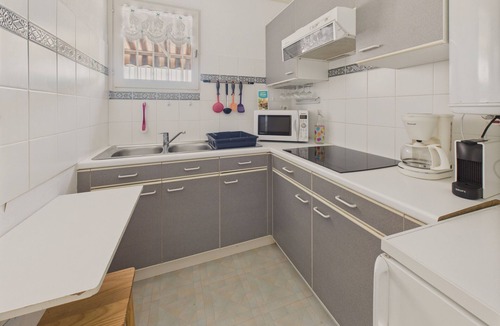 Andernos-les-Bains Apartment | 300m from beach, Andernos centre – sleeps 4