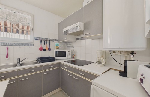 Andernos-les-Bains Apartment | 300m from beach, Andernos centre – sleeps 4