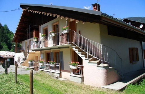 Areches Apartment | 300m from resort center, 1st floor, view mountain, balcony, parking, tv, ski locker, 42m²