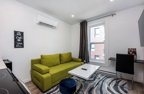 Quartier des Spectacles Apartment | #301 Downtown's Exquisite Luxury One-Bedroom