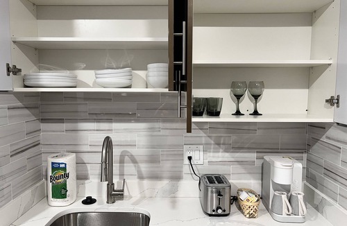 Logan Square Apartment | 302 Comfy Cabin 1BR apartment in center city of Philadelphia . Pet-Friendly!