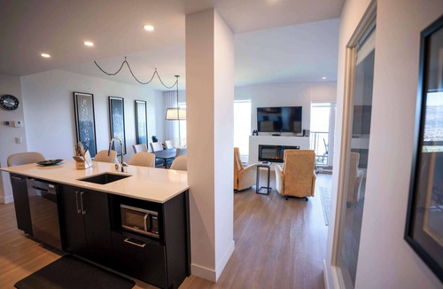 Baie-St-Paul Apartment | 302 | Full View | See, Look, Admire | Pool & Gym