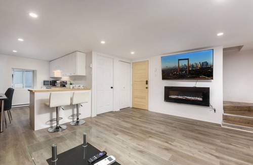 Quartier des Spectacles Apartment | #303 Downtown 3 Bedroom Loft in free indoor parking