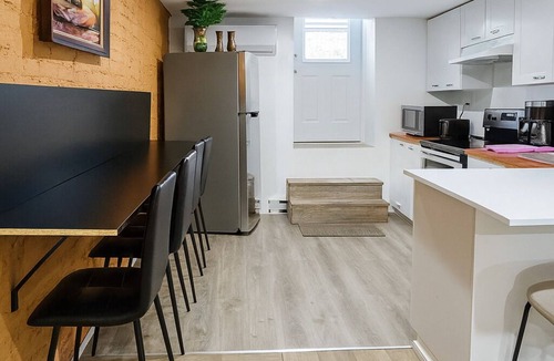 Quartier des Spectacles Apartment | #303 Downtown 3 Bedroom Loft in free indoor parking