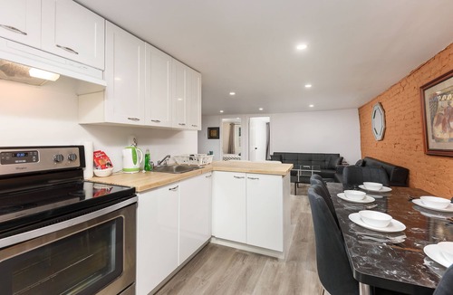 Quartier des Spectacles Apartment | #303 Downtown 3 Bedroom Loft in free indoor parking