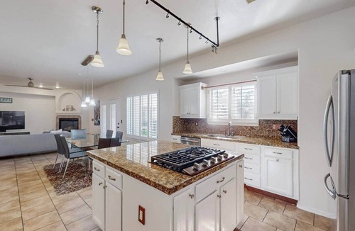 Las Cruces House | 3061 Chippewa Summit