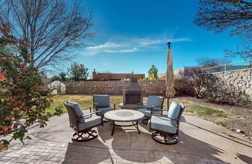 Las Cruces House | 3061 Chippewa Summit