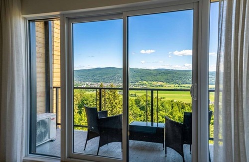Baie-St-Paul Apartment | 308-Condo Le Victorien | River View, Pool & EV