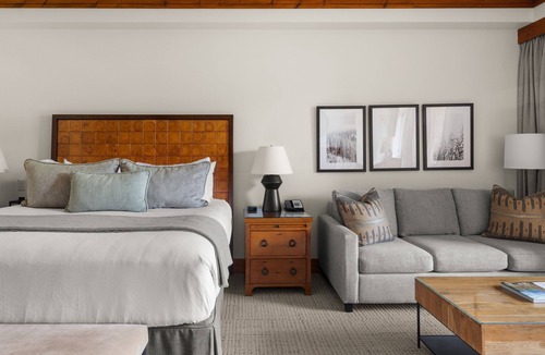 Stowe Area Cabin | #309 | Studio | Main St | 3rd floor | Spruce Peak & Village Views!