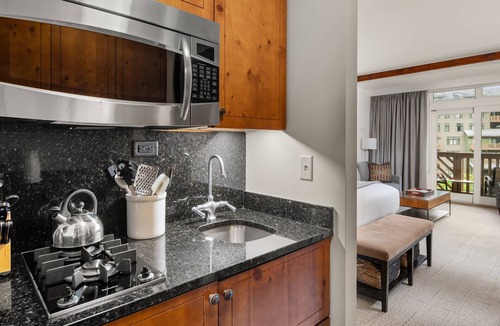 Stowe Area Cabin | #309 | Studio | Main St | 3rd floor | Spruce Peak & Village Views!