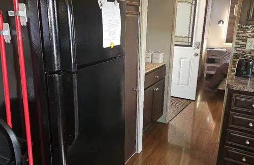 Sherkston House | 30KM to Niagara Falls, Sun Retreat Resort, Private Beach Access/View. Sleep 8
