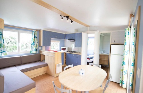 Montels House | 30m² Mobile Home with Terrace, 2 Bedrooms, Sleeps 5 in Nescus