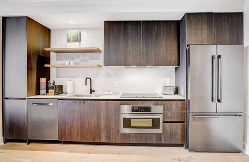 Rainey Street Historic District Condo | 30th-floor Historic Rainey St condo with lakeview balcony - dog-friendly