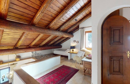 La Punt-Chamues-ch Apartment | 3½-room apartment on the 3rd floor.