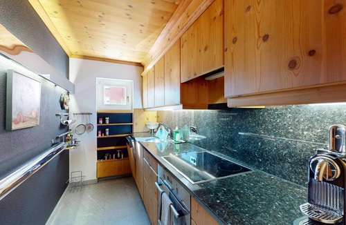 Silvaplana Apartment | 3½-room apartment on the mezzanine floor.