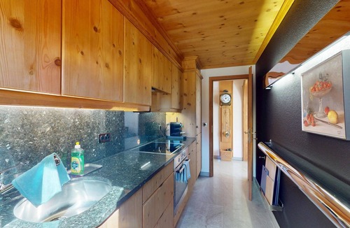 Silvaplana Apartment | 3½-room apartment on the mezzanine floor.