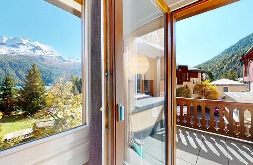Silvaplana Apartment | 3½-room apartment on the mezzanine floor.