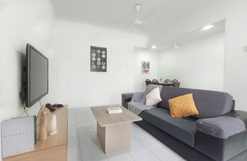 Sungai Buloh House | 31 Damansara Damai by Manhattan Group