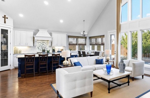 Mansfield House | 31+ Day Luxury Furnished Home Executive Living