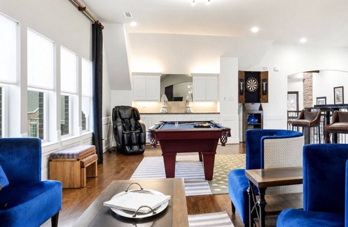 Mansfield House | 31+ Day Luxury Furnished Home Executive Living