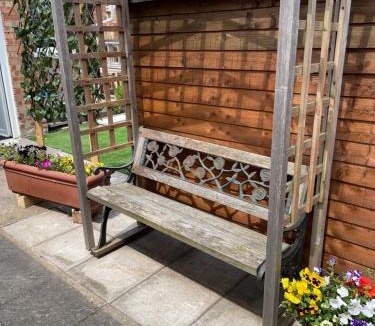 March Apartment | 31 Elwyn Snug