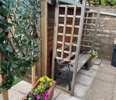 March Apartment | 31 Elwyn Snug