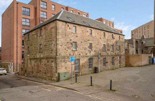 Dunfermline Apartment | 314 Reid's Corner - by StayDunfermline
