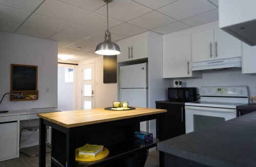 Lairet Apartment | 315A des Chênes Ouest · Superbe condo avec parking.