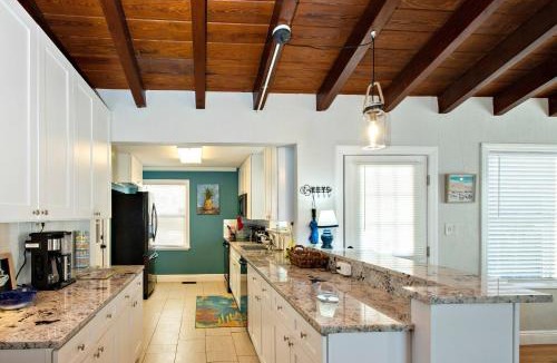 Rio Mar Beaches House | 3170 S Peninsula Drive