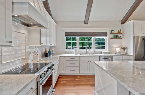 Kedron House | 32 Acre Farm at Maven Stables ｜Spring Hill