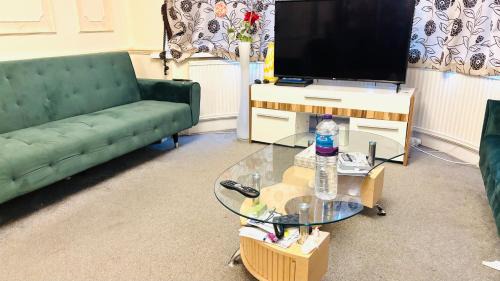 Mayfield House | 32 Brixham Garden