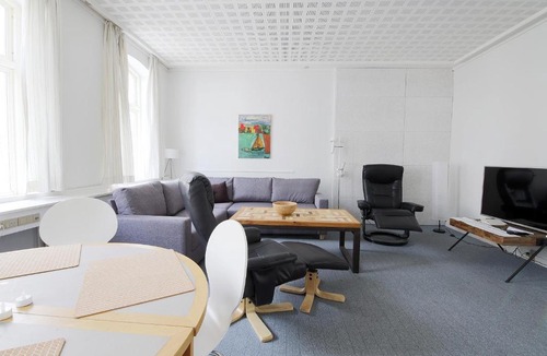 Esbjerg Apartment | 32 Kongensgade (027) to the left