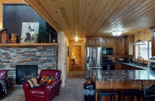 Last Chance House | 32 MI to YNP | Fire Pit | Sleeps 8