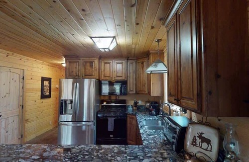 Last Chance House | 32 MI to YNP | Fire Pit | Sleeps 8