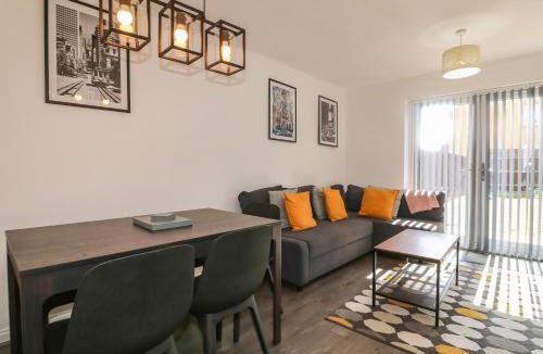 Leicester House | 32 Moorland House