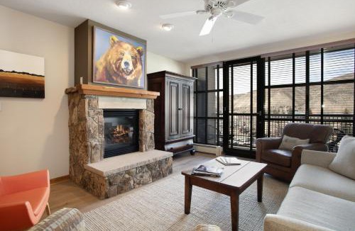Avon Apartment | 320 Chapel Square condo
